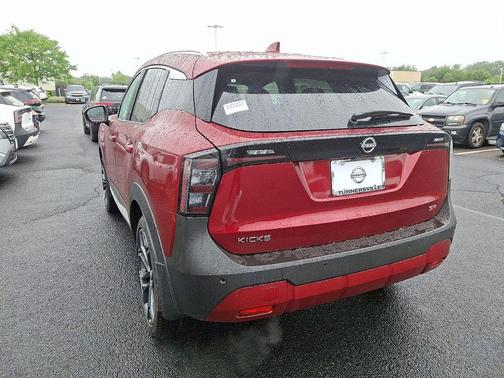 2025 Nissan Kicks SR