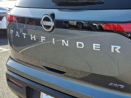 2025 Nissan Pathfinder S