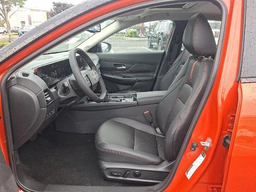2toneembblkroof 2027 Nissan Sentra SR