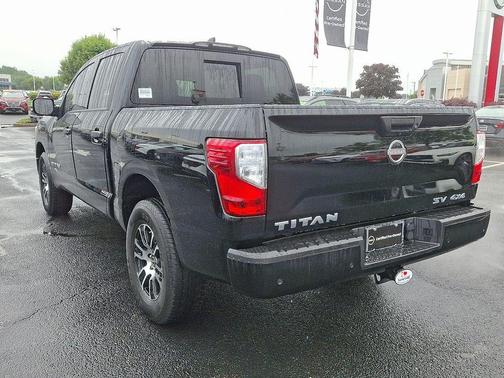 2024 Nissan Titan SV