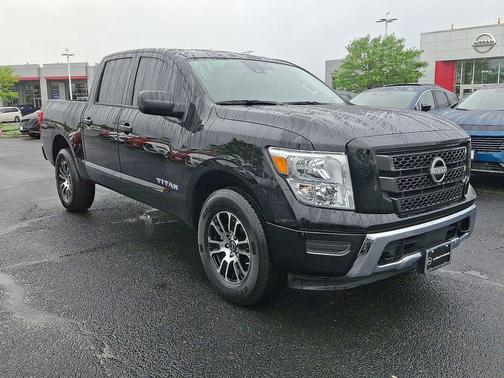 2024 Nissan Titan SV