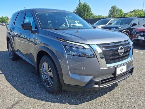 2025 Nissan Pathfinder S