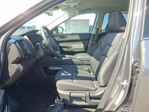 2025 Nissan Pathfinder S