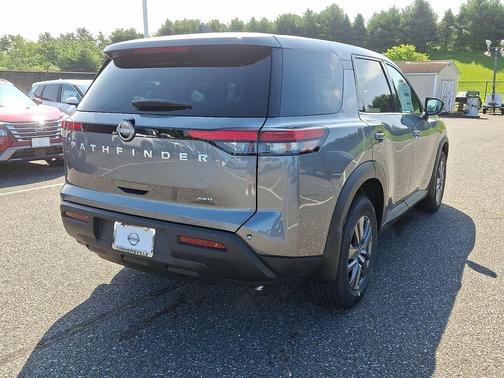 2025 Nissan Pathfinder S