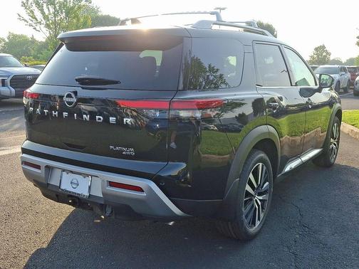 2025 Nissan Pathfinder Platinum