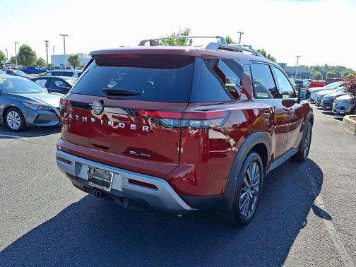 2022 Nissan Pathfinder SL