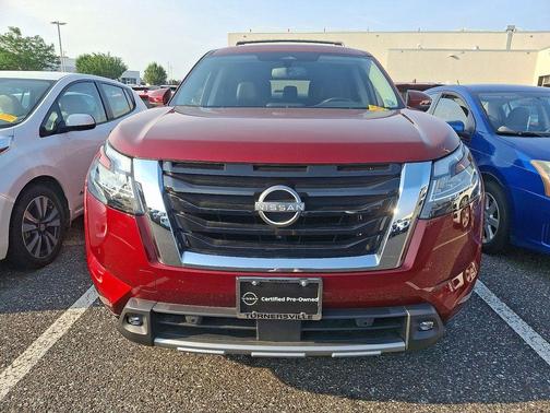 2022 Nissan Pathfinder SL