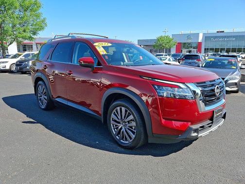 2022 Nissan Pathfinder SL
