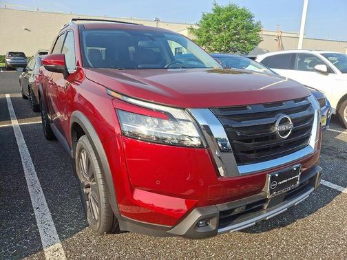 2022 Nissan Pathfinder SL