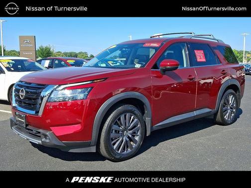 2022 Nissan Pathfinder SL