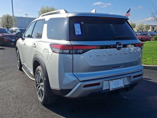 2025 Nissan Pathfinder Platinum