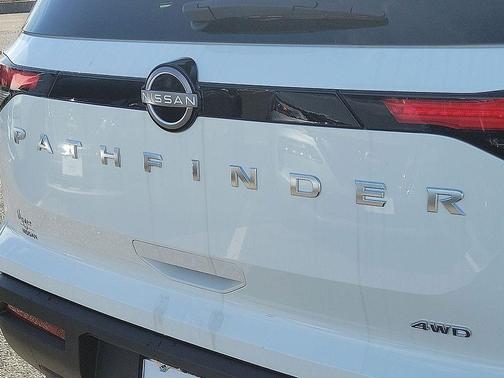 2025 Nissan Pathfinder S