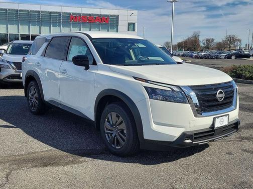 2025 Nissan Pathfinder S