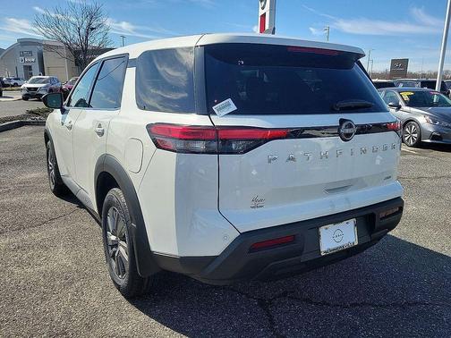 2025 Nissan Pathfinder S
