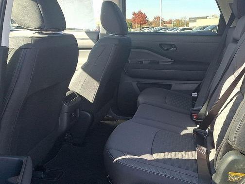2025 Nissan Pathfinder S