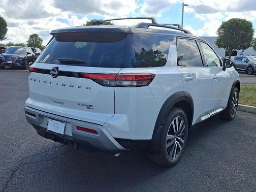2025 Nissan Pathfinder Platinum