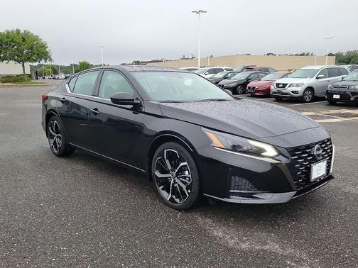2025 Nissan Altima SR