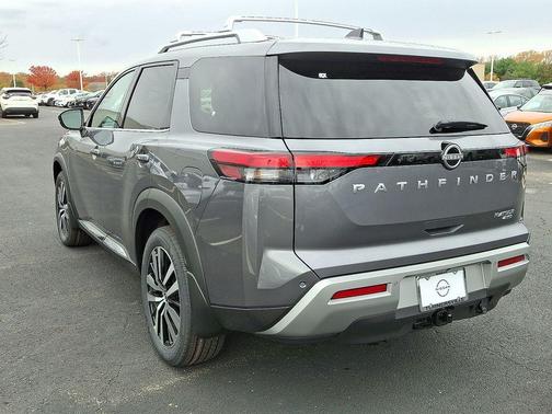 2025 Nissan Pathfinder Platinum