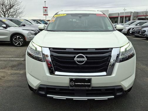2023 Nissan Pathfinder SL
