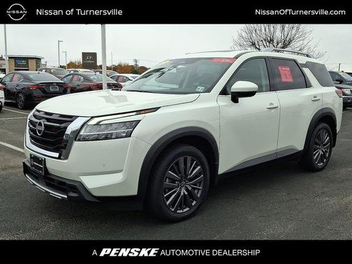 2023 Nissan Pathfinder SL