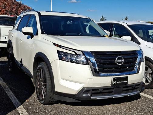 2023 Nissan Pathfinder SL