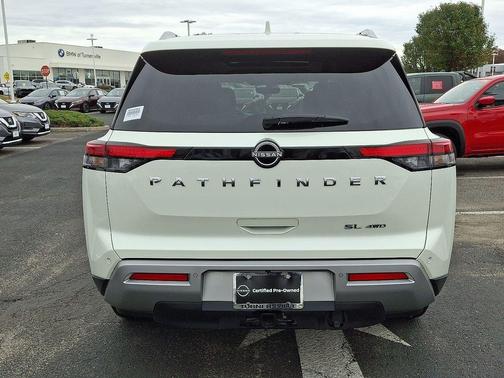 2023 Nissan Pathfinder SL
