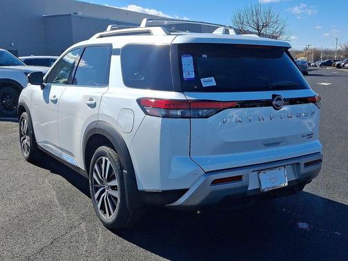 2025 Nissan Pathfinder Platinum
