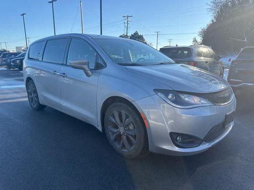 2020 Chrysler Pacifica Touring