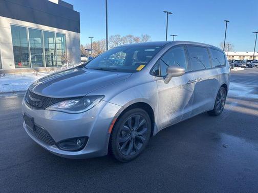 2020 Chrysler Pacifica Touring