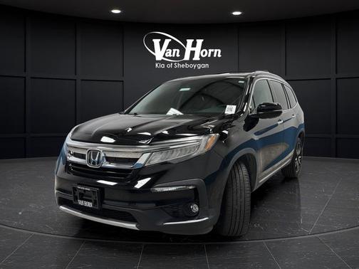 Crystal Black Pearl 2020 Honda Pilot Touring 8-Passenger