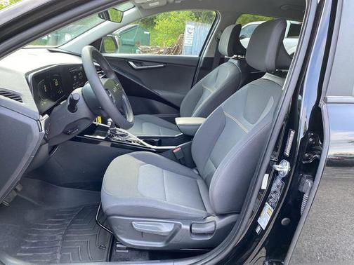 2024 Kia Niro LX