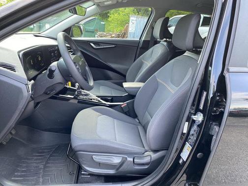 2024 Kia Niro LX