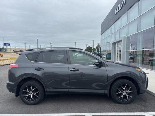 2017 Toyota RAV4 SE
