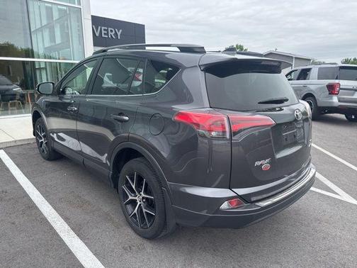 2017 Toyota RAV4 SE