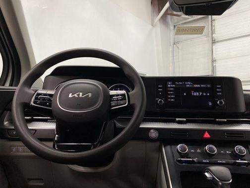 2022 Kia Carnival LX
