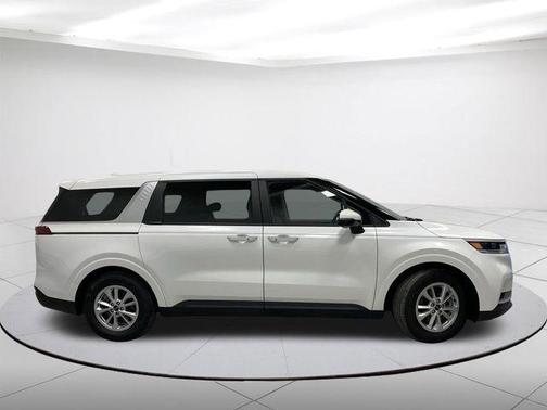 2022 Kia Carnival LX