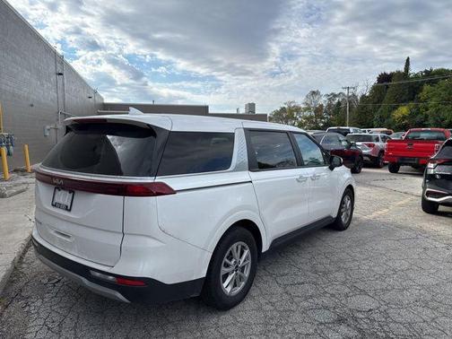 2022 Kia Carnival LX