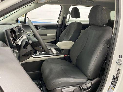 2022 Kia Carnival LX