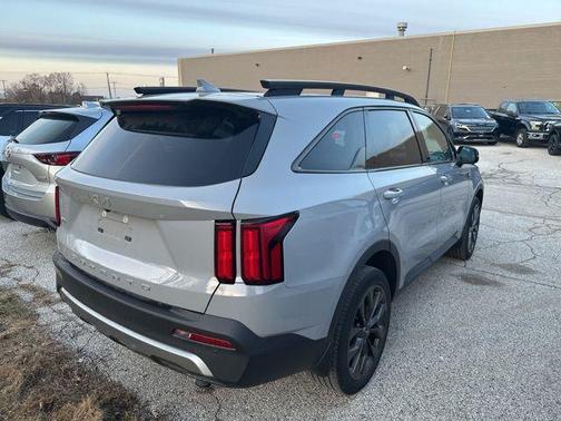 Wolf Gray 2022 Kia Sorento SX