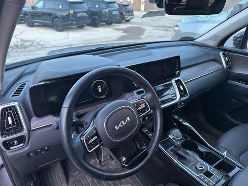 Wolf Gray 2022 Kia Sorento SX