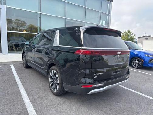 2024 Kia Carnival EX