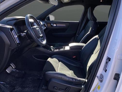 2021 Volvo XC40 T5 R-Design