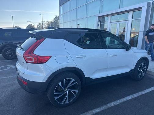 2021 Volvo XC40 T5 R-Design