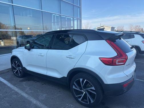 2021 Volvo XC40 T5 R-Design