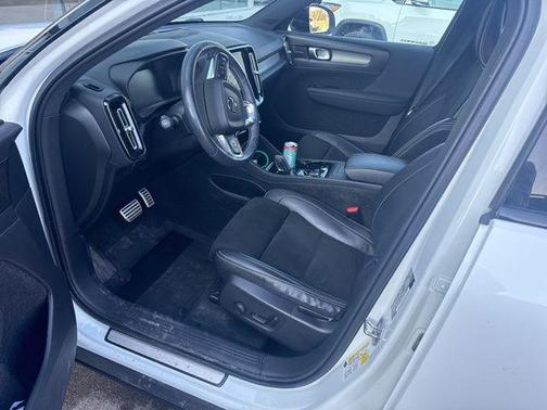 2021 Volvo XC40 T5 R-Design