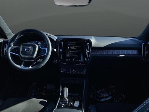 2021 Volvo XC40 T5 R-Design