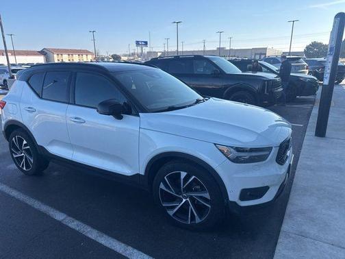 2021 Volvo XC40 T5 R-Design