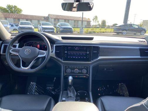 2022 Volkswagen Atlas 2.0T SE w/Technology 4MOTION