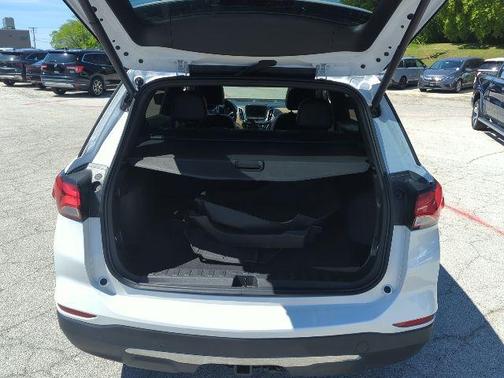 Iridescent Pearl Tricoat 2023 Chevrolet Equinox Premier w/1LZ