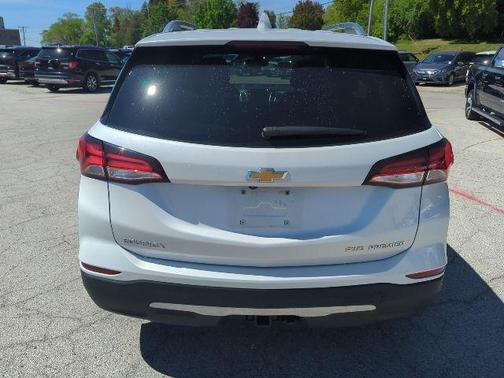 Iridescent Pearl Tricoat 2023 Chevrolet Equinox Premier w/1LZ